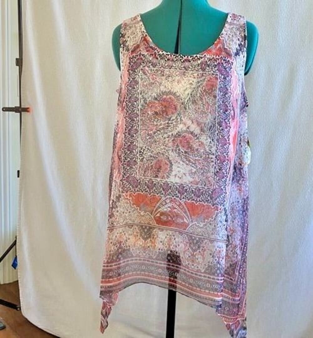 NWT One World. Size xl. Shark bite top with attached tank underneath.